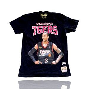 Mitchell & Ness: Allen Iverson x Philadelphia 76’ers Throwback T-Shirt: Large
